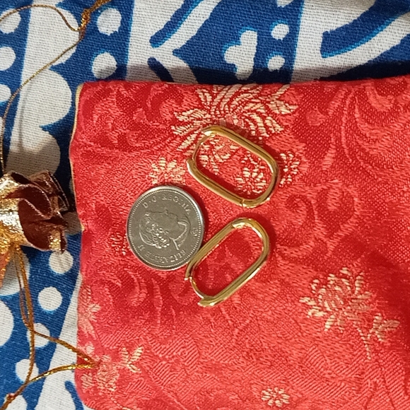 New Oval Gold Sterling Silver Hoop Earrings, stamped 925 Gold Vermeil. Not worn - Picture 2 of 4